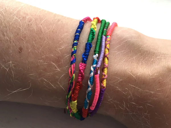 Clearance Watch Wear Färgglada armband / hippiesnören